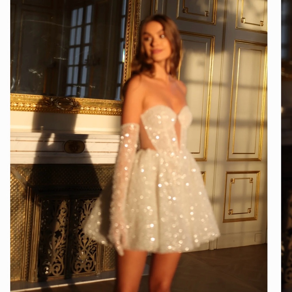 Elegant White Strapless Dress